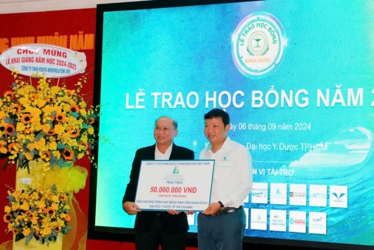 BOSTON PHARMA TRAO HỌC BỔNG CHO SINH VIÊN KHOA DƯỢC ĐẠI HỌC Y DƯỢC TP.HCM NĂM 2024